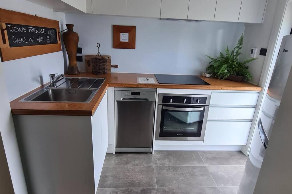 Apartment 1 - Haddin Court - Executive One Bedroom Blenheim Eksteriør billede