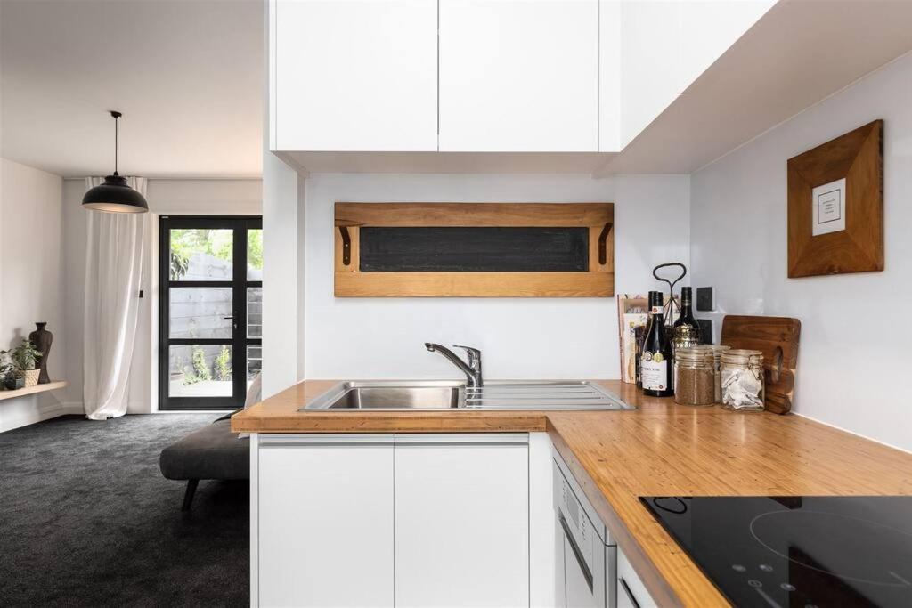 Apartment 1 - Haddin Court - Executive One Bedroom Blenheim Eksteriør billede